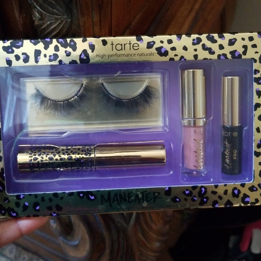 Maneater Deluxe set